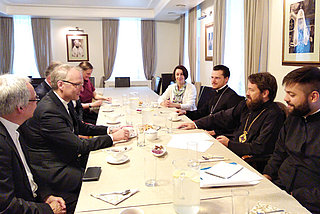 Landesbischof spricht mit dem Moskauer Metropoliten