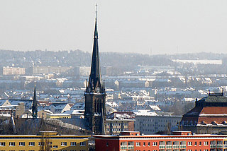 Bild: Turm der Petrikirche am Chemnitzer Theaterplatz (Foto: evlks, OK)